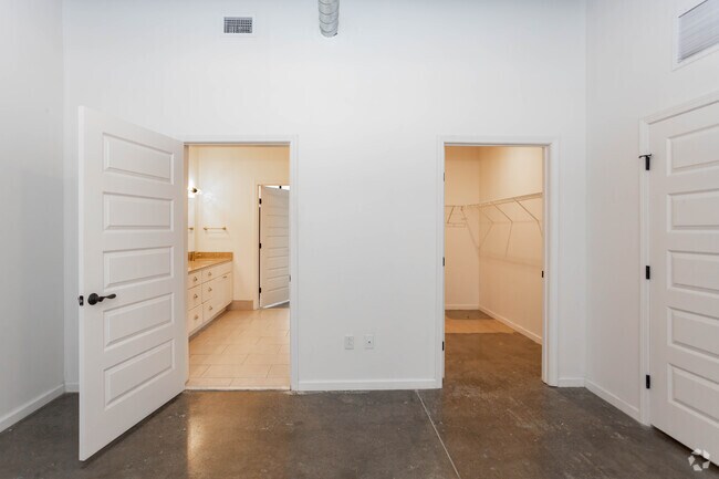 1HAB, 1BA - 1.094SF - 1255 University Lofts