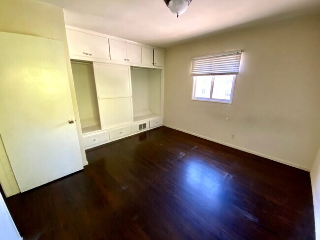 badroom - 506 Midvale Ave