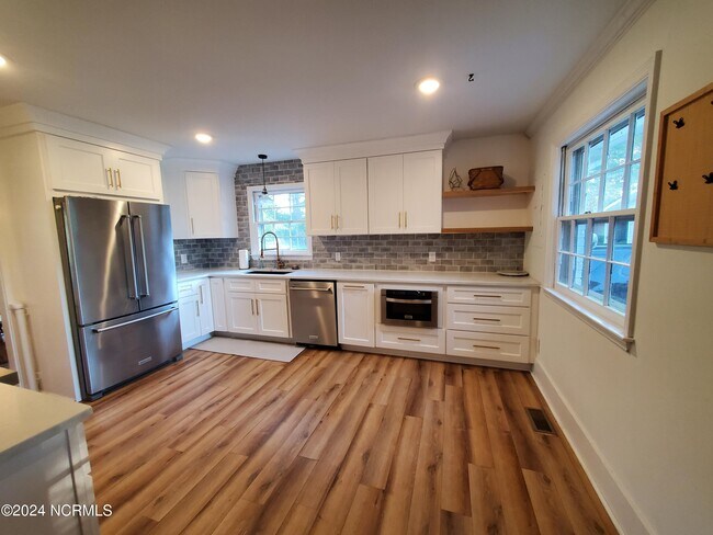 Building Photo - 226 Star Hill Dr