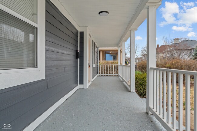 Foto del edificio - 2224 N Kenwood Ave