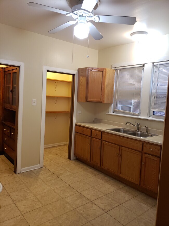 Foto del edificio - 7925 S Hermitage Ave