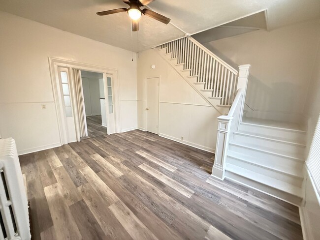 Building Photo - 334 W Wesley St