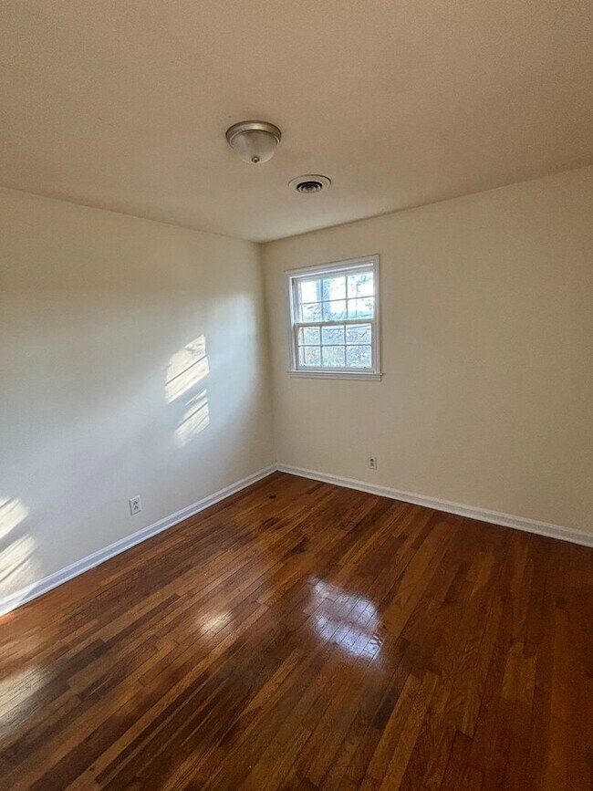 Foto del edificio - Charming 3 Bed, 1 Bath Home | Available June 22