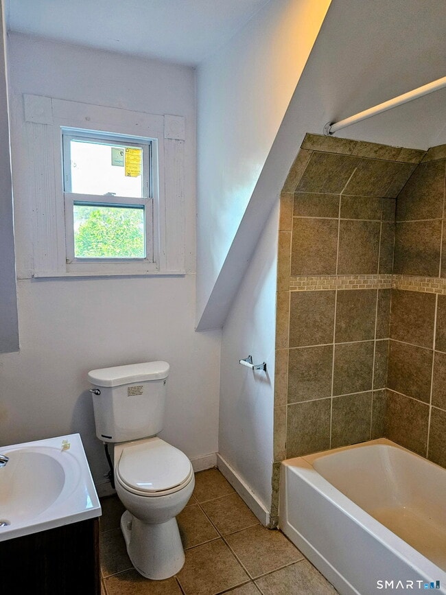 Building Photo - 27 Waterville St