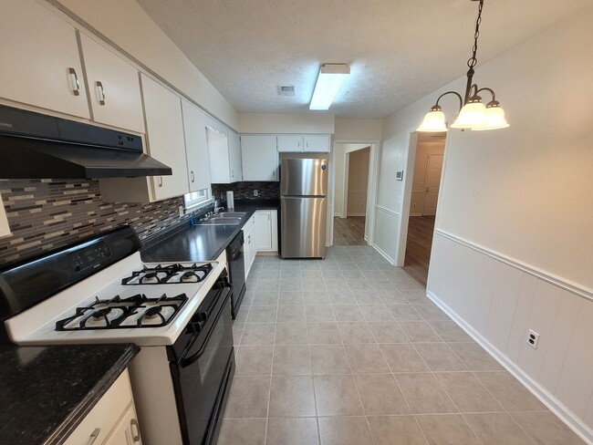 Foto del edificio - Beautiful 3-bedroom/2 bathrooms