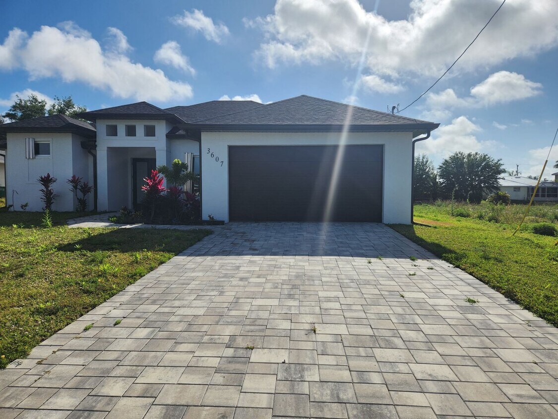 Primary Photo - Beautiful New Construction 4BR/ 2BA In Cap...