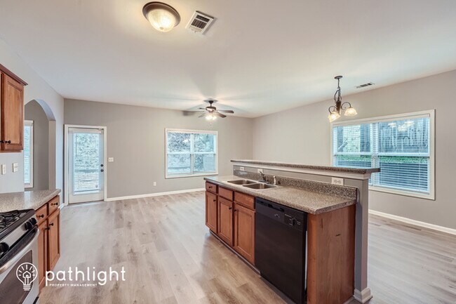 Foto del edificio - 293 Holbrook Dr, Dallas, GA, 30132