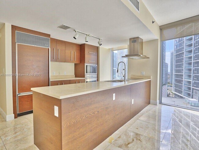 Building Photo - 495 Brickell Ave