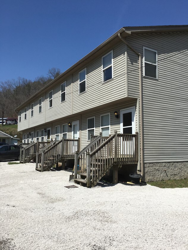 569 Campbells Creek Dr, Charleston, WV 25306 Townhome Rentals in