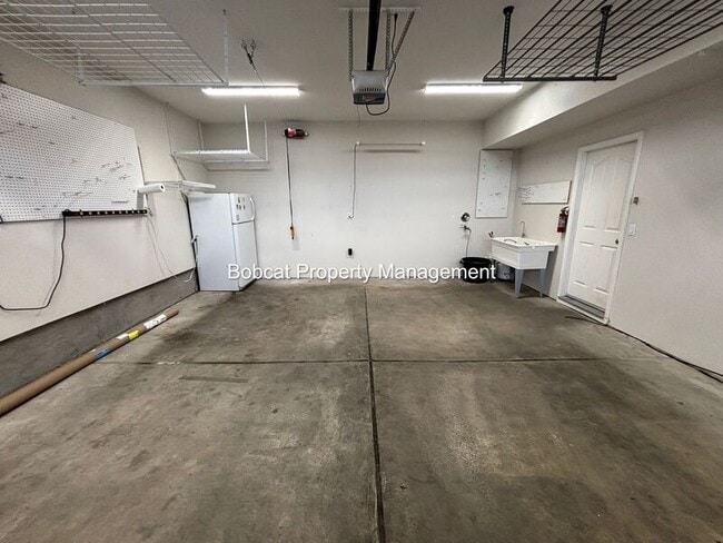 Foto del edificio - 1320 Thompson St