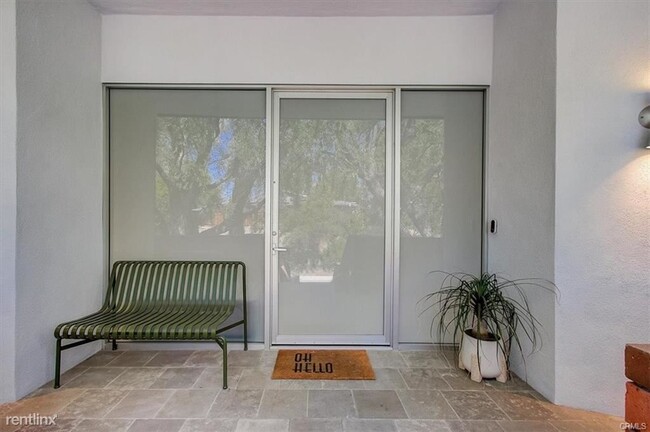 Foto del edificio - 5 br, 4 bath House - 4938 Calvin Ave