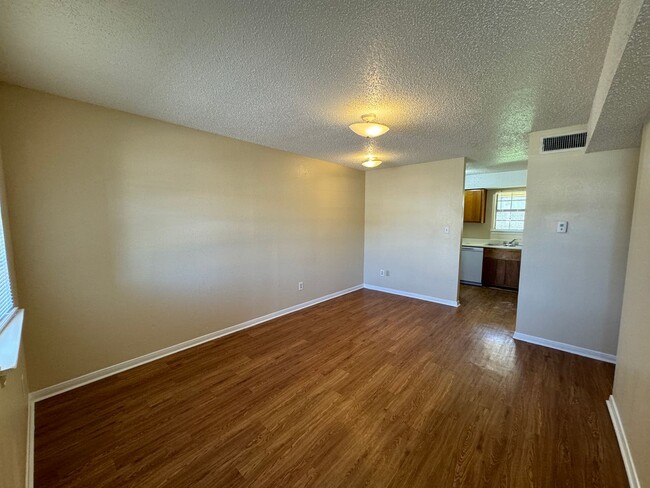 Foto del edificio - 4808 Rainbow Cir