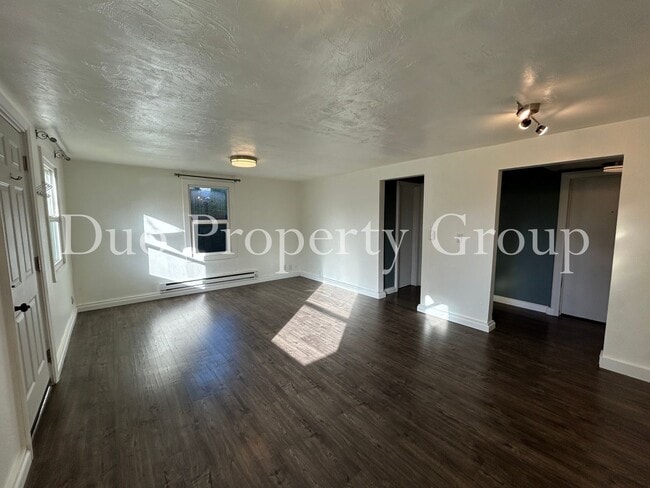 Foto del edificio - Bethel Danebo Home with Huge Yard and Storage