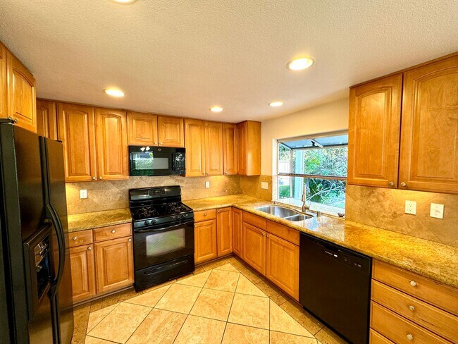 Foto del edificio - Great 3B/2.5BA House in Gated Community in...