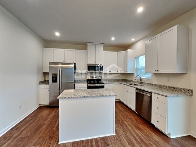 Building Photo - 653 Hamilton Park Dr