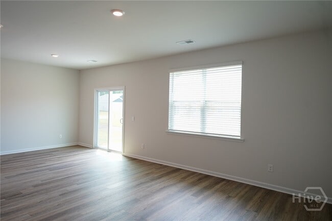 Building Photo - 151 Kraft Kove