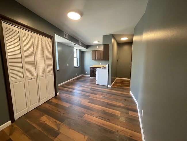 Photo - 2905 Glenmore Ave Apartment