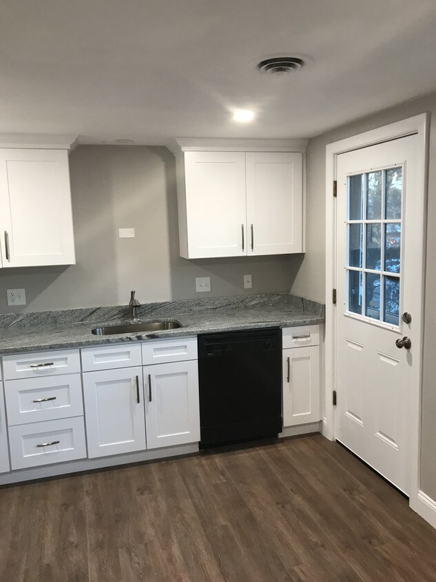 Foto principal - 61 Railroad Ave