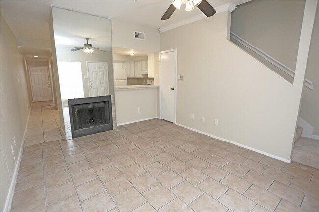 Building Photo - 8646 Village of Fondren