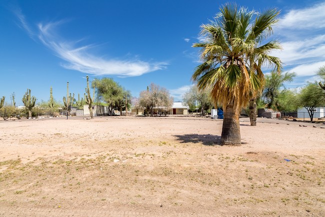 Building Photo - Apache Acres Addition