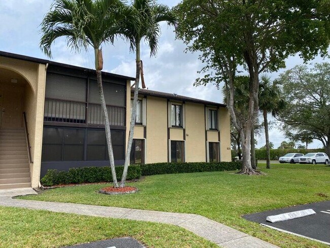 Foto del edificio - 825 Sky Pine Way