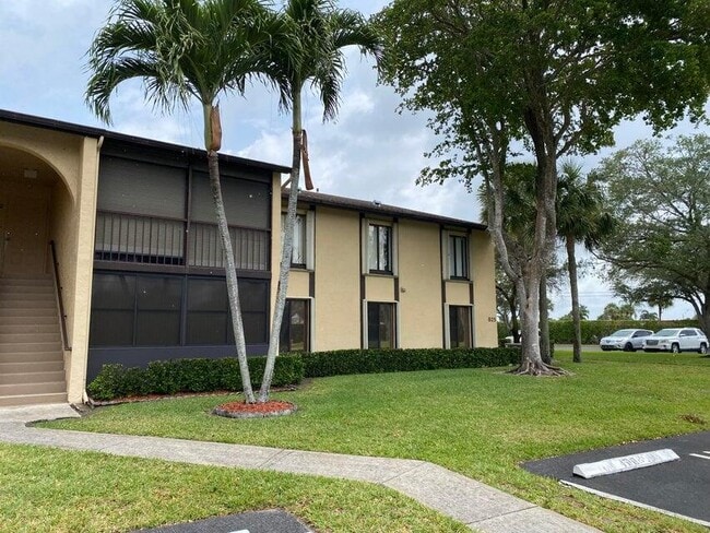 Building Photo - 825 Sky Pine Way