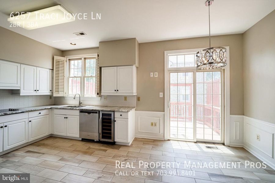 HOT LOCATION Light & Bright Alexandria Tow... Townhouse for Rent in Alexandria, VA