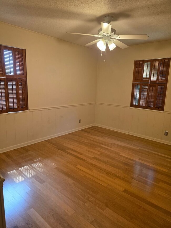 Building Photo - Charming Greenville House on Acre lot