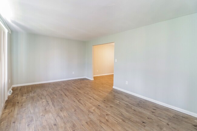 Foto del edificio - 3841 Hollybrook Dr