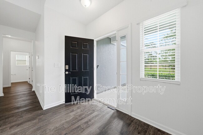 Foto del edificio - 7814 Meadow Walk Ln
