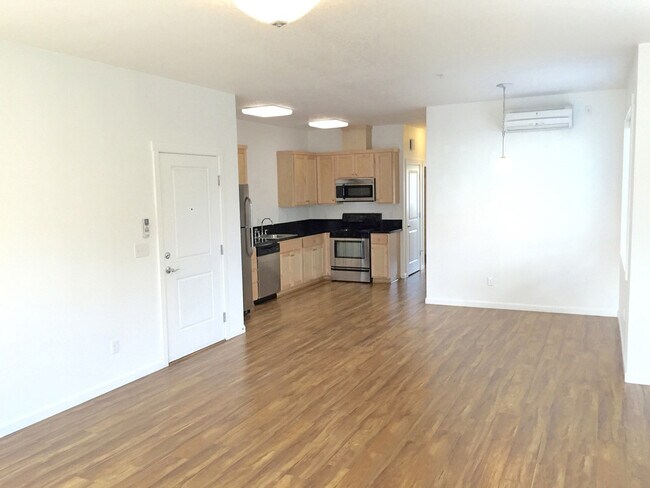 Foto del edificio - 1555 N Willis Blvd