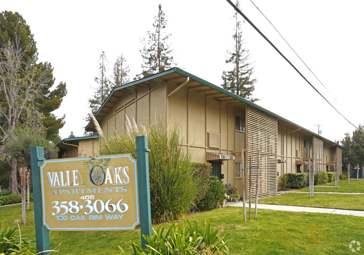 Foto principal - Valley Oaks Apartments