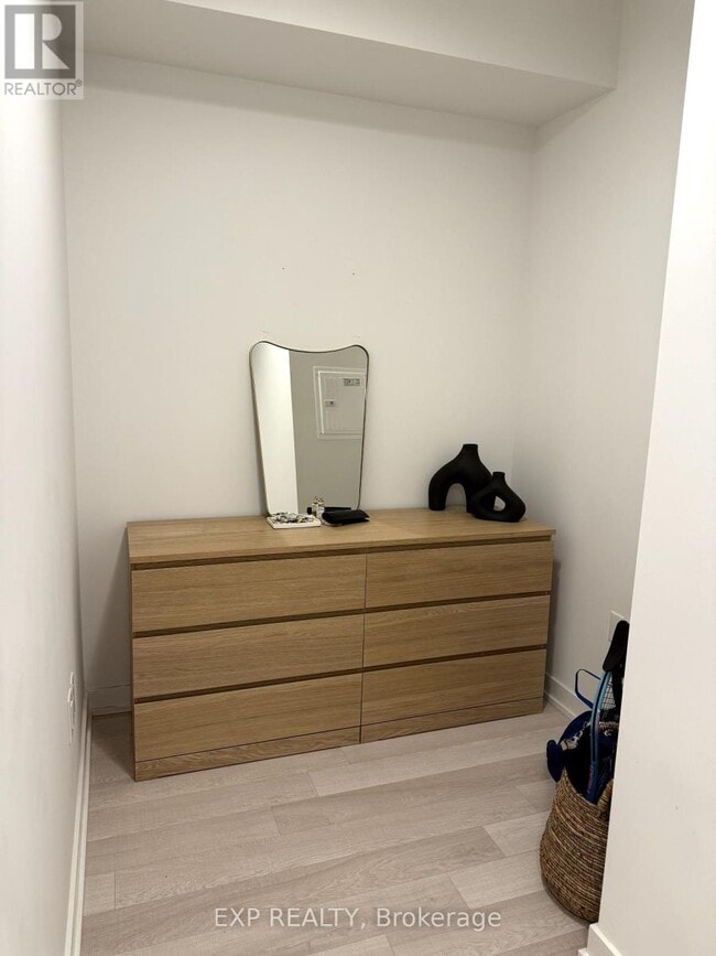 Photo du bâtiment - 357 King St W