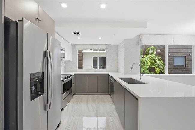 Photo - 714 NE 14th Ave (Fort Lauderdale, FL) Townhome