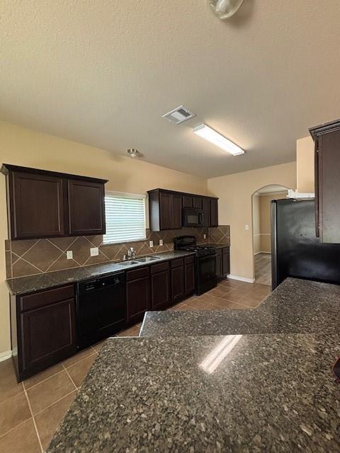 Building Photo - 995 Arbor Glen