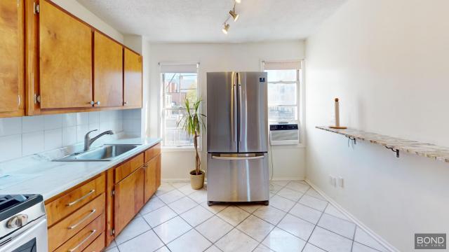 Foto del edificio - 3 bedroom in Brooklyn NY 11238