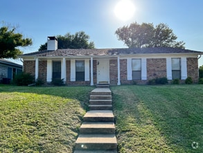 Building Photo - 1505 Larchmont Dr