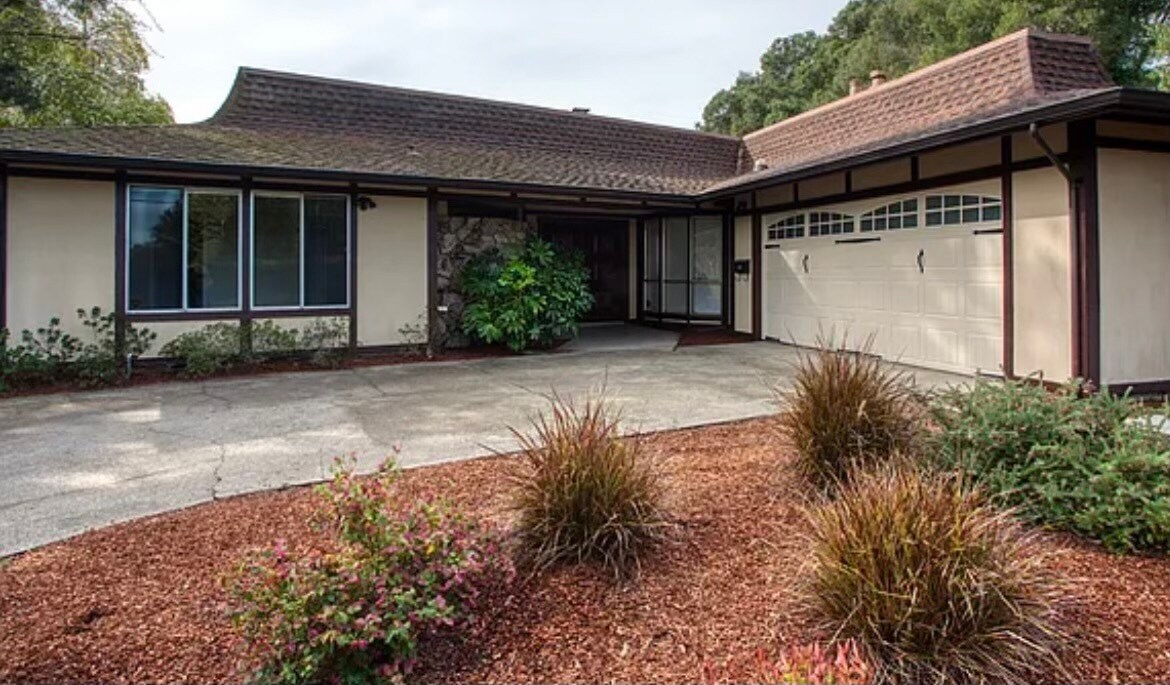 Primary Photo - 100 Country Club Dr