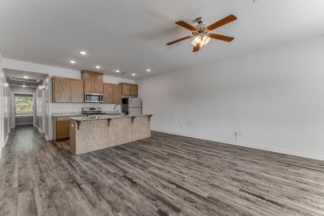 Foto del edificio - 640 Hidden Springs Dr