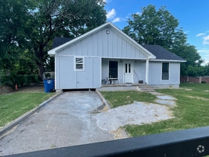 Building Photo - 2631 Canary Dr