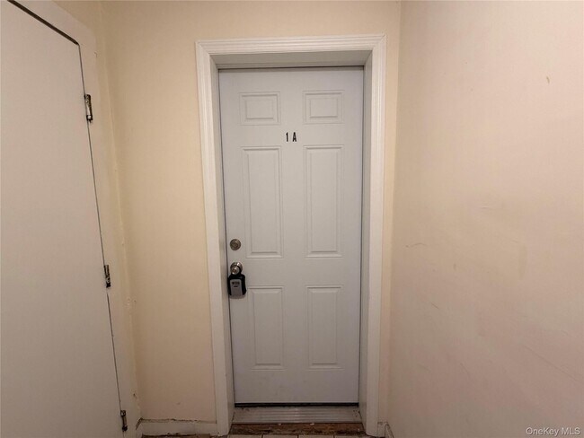 Foto del edificio - 42 E Main St