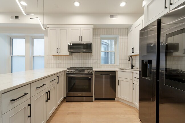 Foto del edificio - 4148 W Wellington Ave