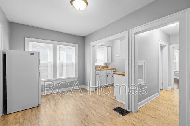 Photo - 412 North Bradley Ave, Unit 2 Apartment