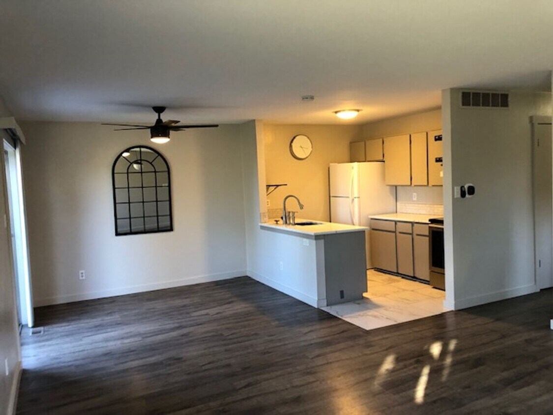 Primary Photo - 3 bdrm, 2 bath Townhome