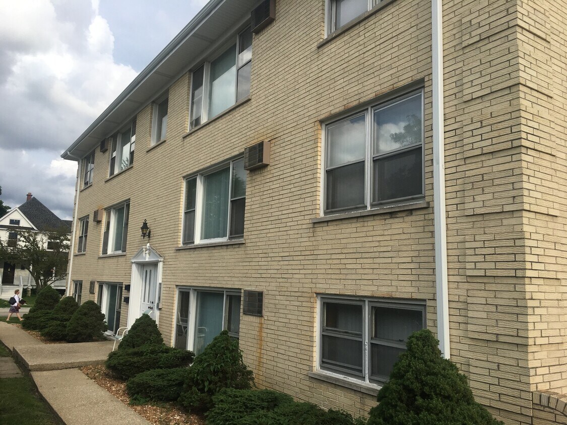 20 6th Ave Unit 4, La Grange, IL 60525 Condo for Rent in La Grange