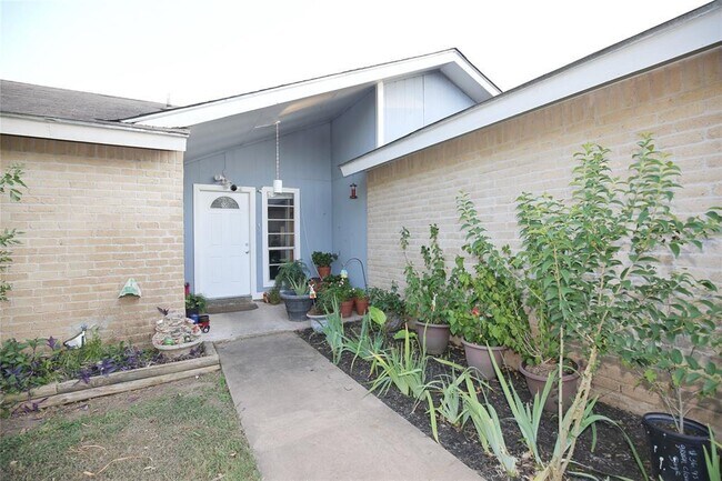 Foto del edificio - 204 Deerfield Park Dr