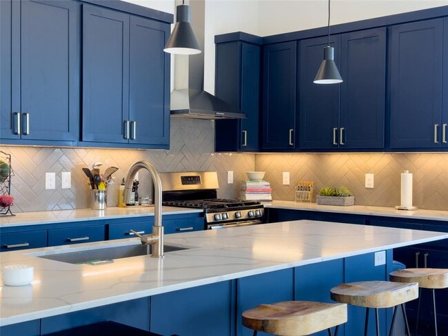 Building Photo - 2804 S 1st St