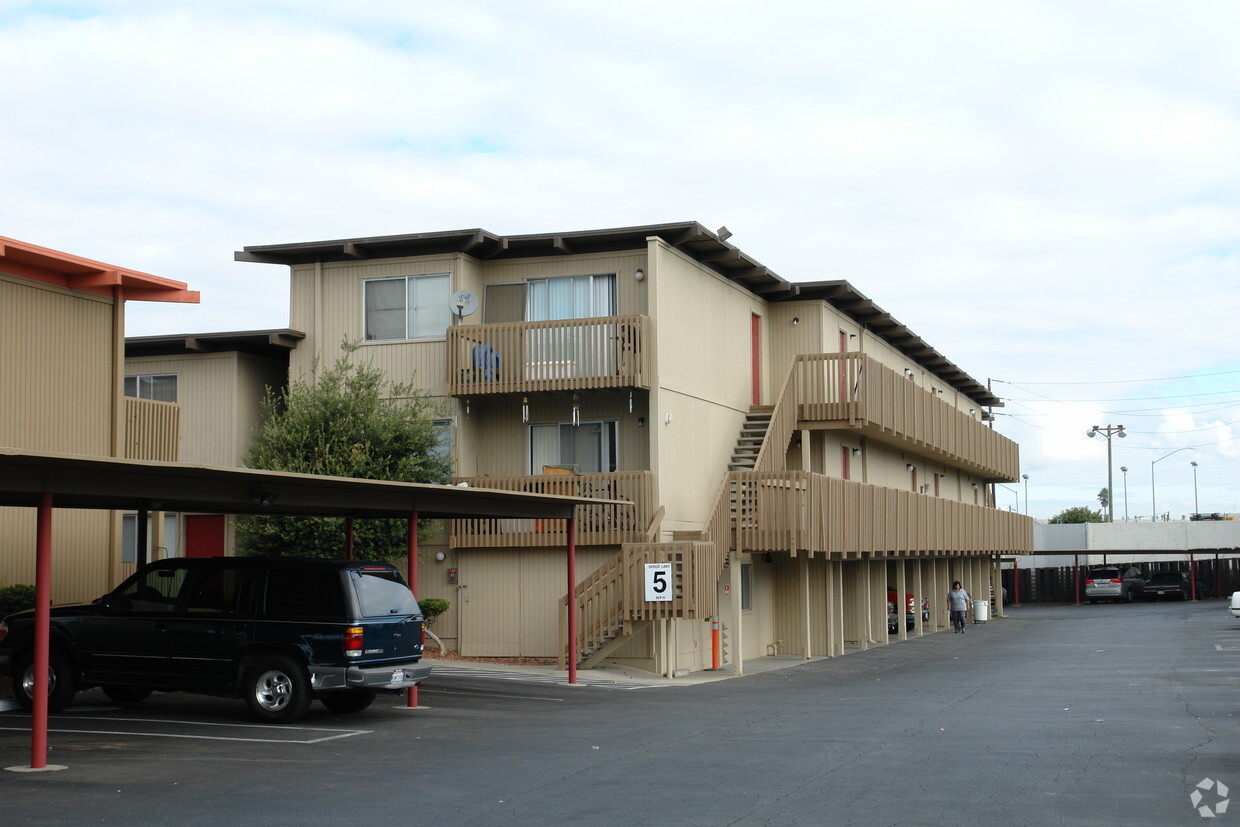 Building Photo - Claremont Apartments