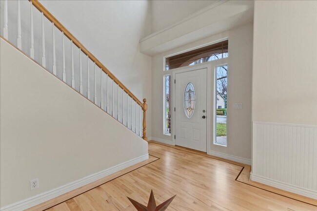 Foto del edificio - Quiet, Convenient, and Spacious 5bd 4ba Home