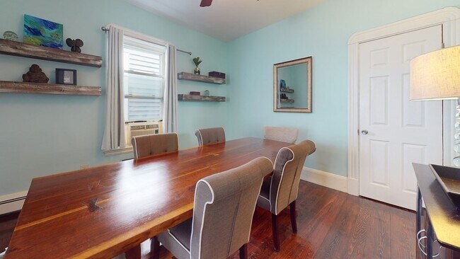 Building Photo - 573 Bennington St